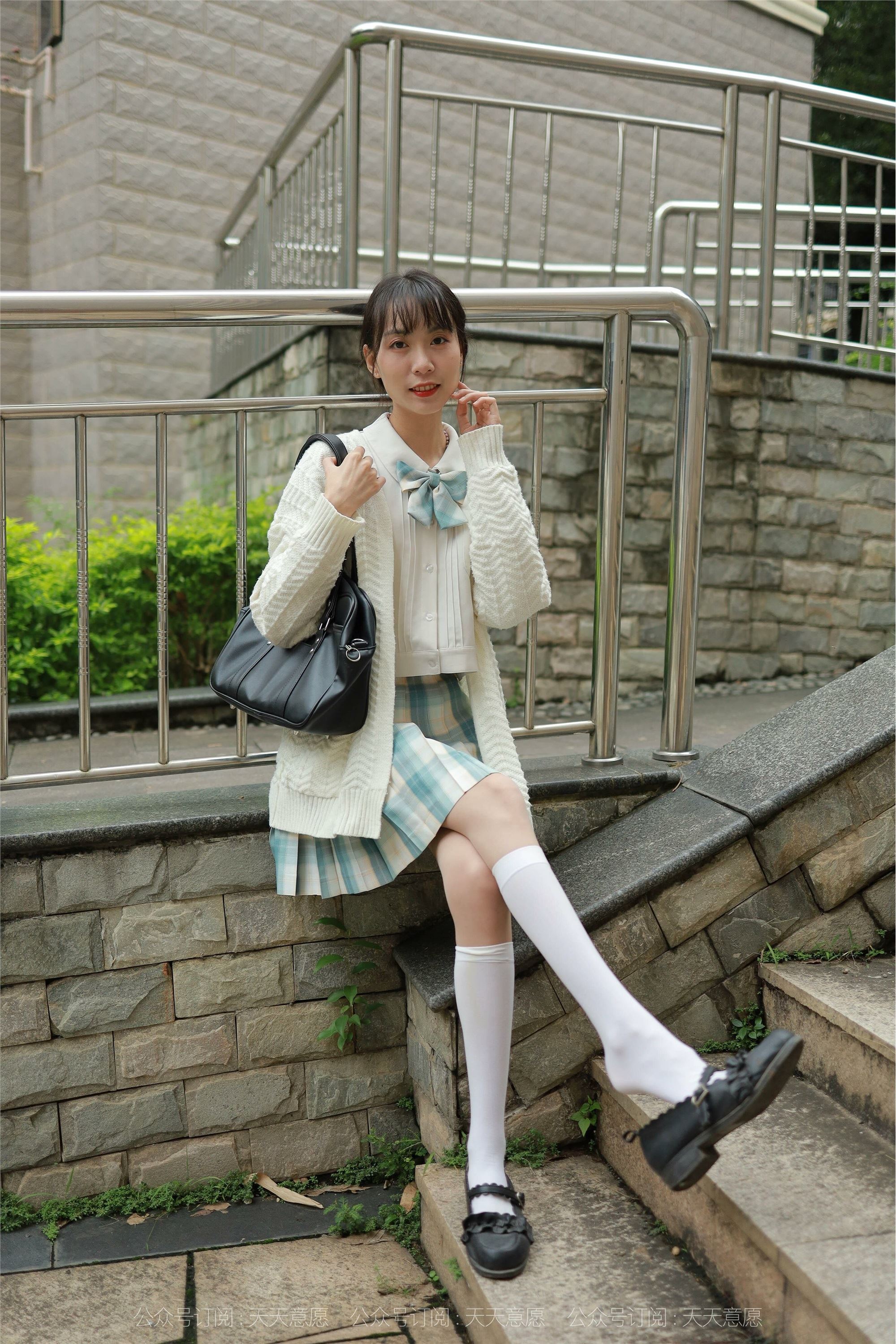 IESS异思趣向  2021.11.02 丝享家963：团团《长腿JK装》